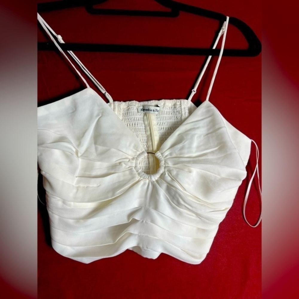 Abercrombie‎ & Fitch  White Ruched gold ringtop
